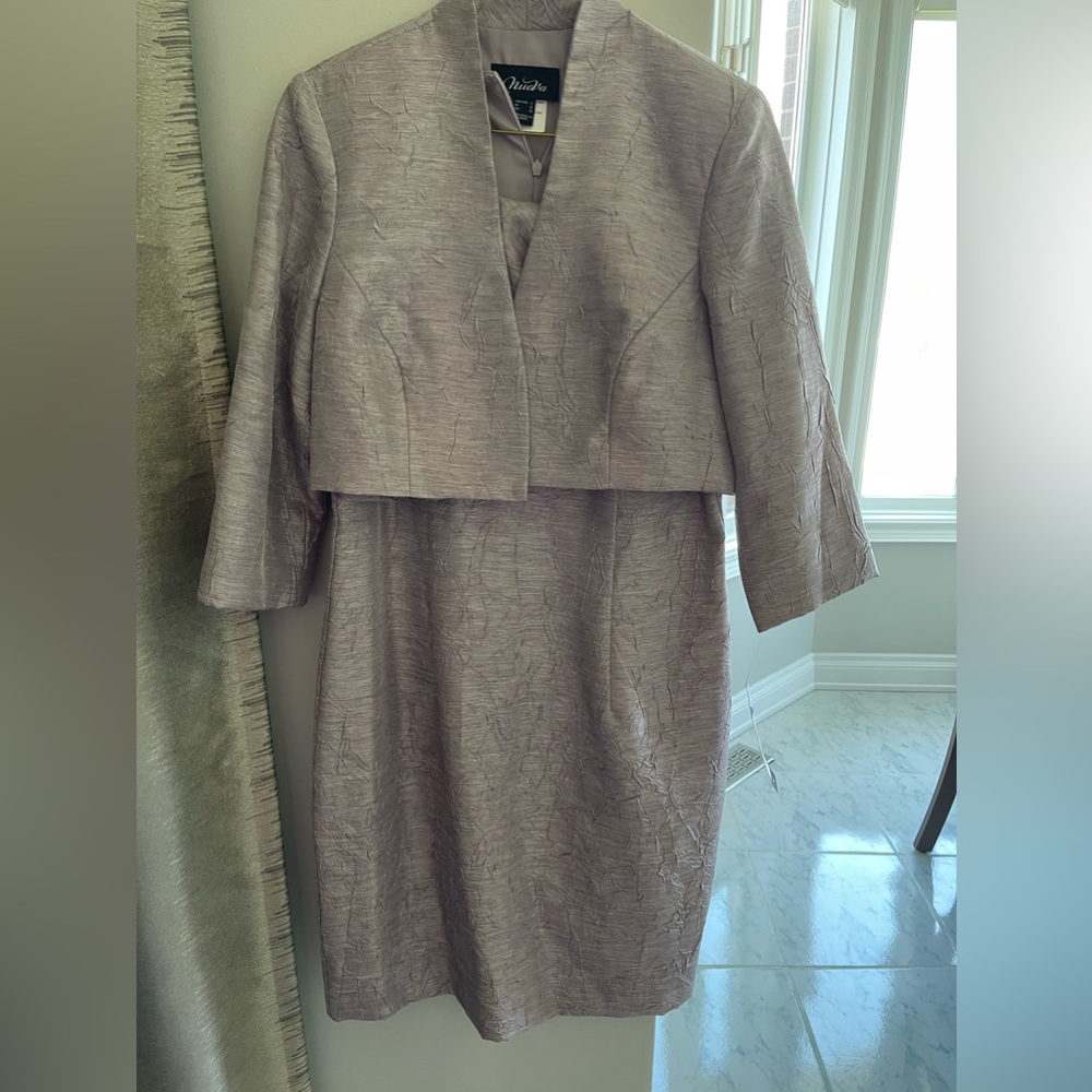 Nwt light mauve. Perfect for spring summer functions. Lined
